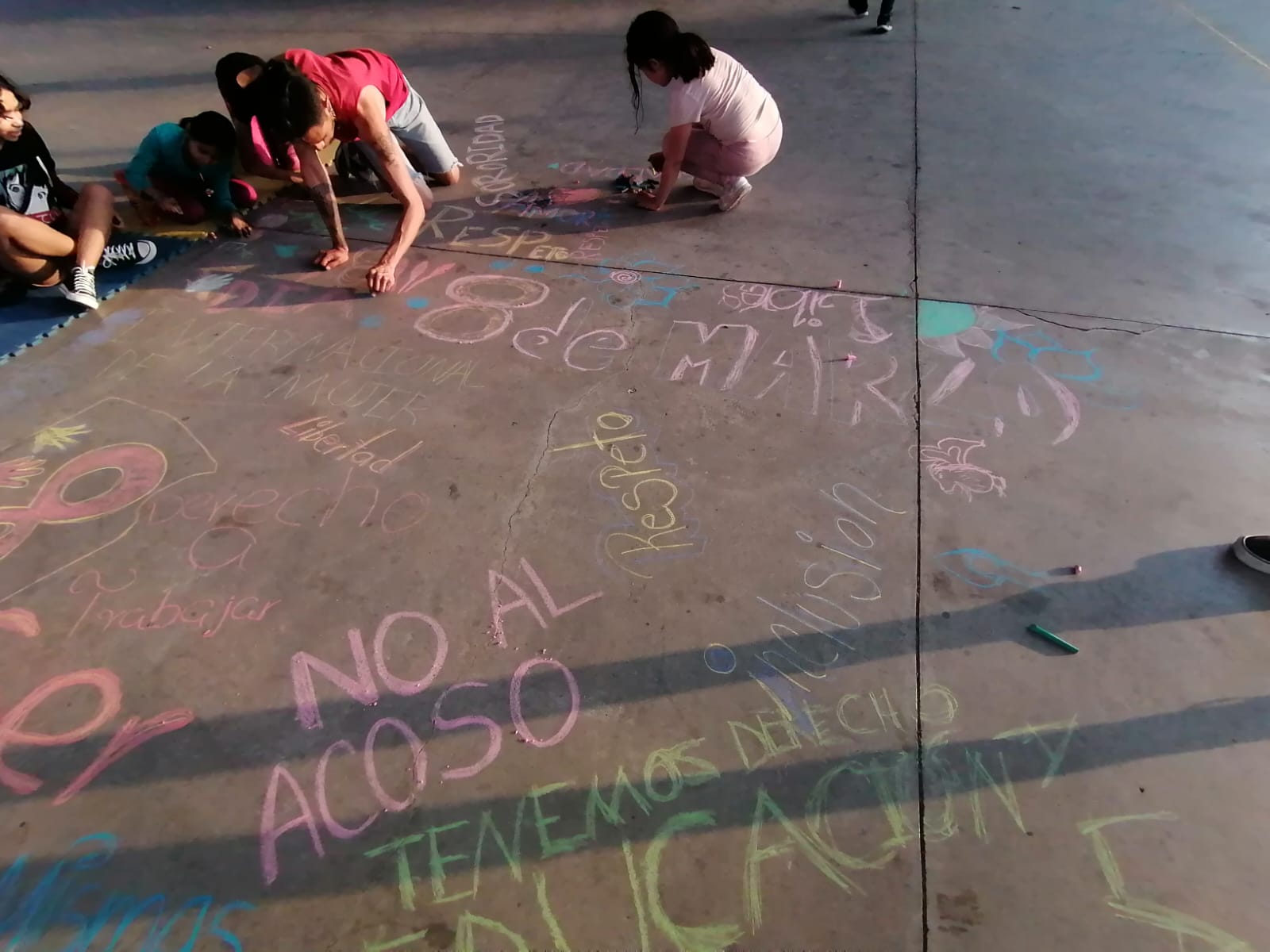 Actividad Cultural Comunitaria: Mujeres en Equilibrio: Arte y Circo en Movimiento